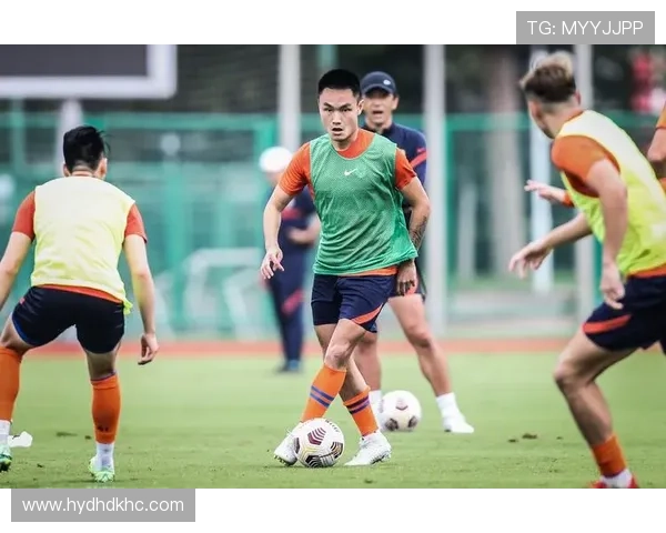 何思凡返乡为合肥母校校园足球联赛开球 期待早日代表泰山一线队登场